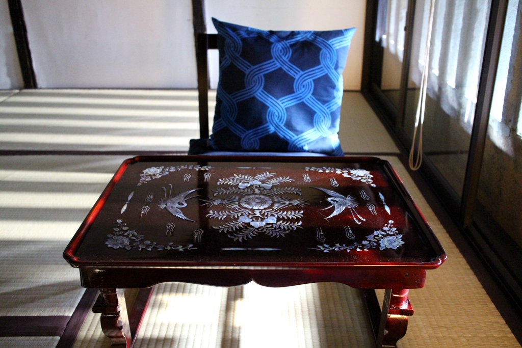 麗しい螺鈿の机 | 京都の御旅宿 月屋