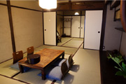 京都の御旅宿月屋：三日月の部屋 机